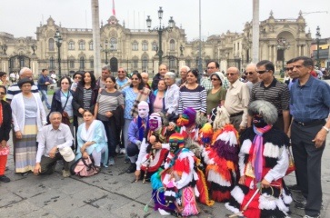 Group of tourists in Lima - Pollina tours - Latin America