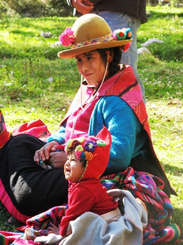 Peruvian woman and her kid, Latin America tour
