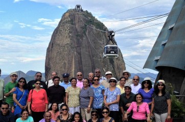 Group of tourists in SugarLoaf Mountains - Rio de Janeiro tour